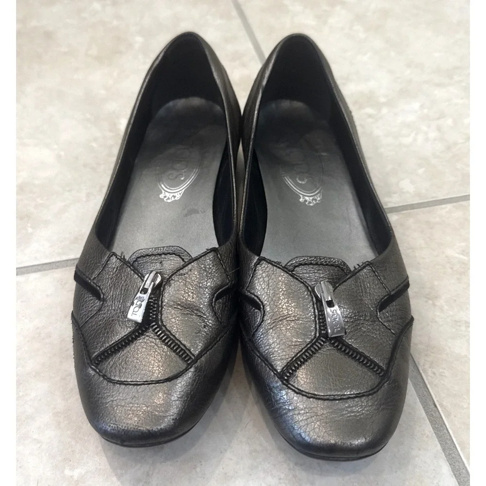 TODS Driving Shoe Loafer Sz 7 Silver Metallic Flat Shoes Zipper Ballet Career